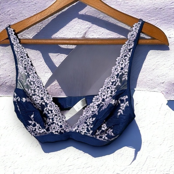 Wacoal embrace  lace navy bralette 36 - Picture 1 of 4